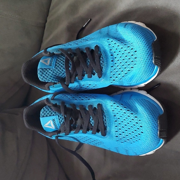 Reebok Shoes - Reebok Sneakers (size 7)